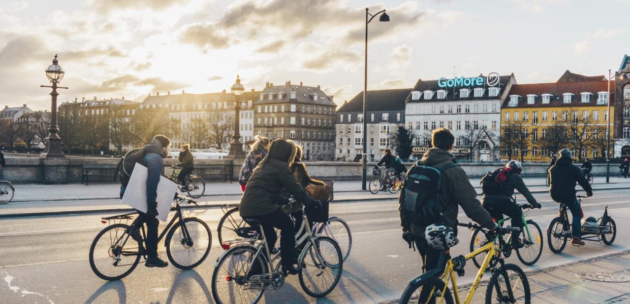 Biking Dronning Louises Bro | Martin Heiberg